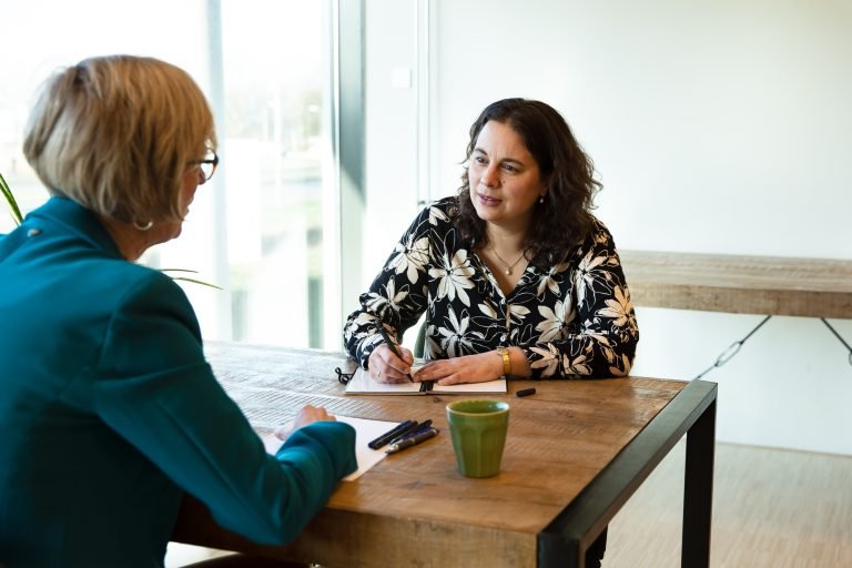 We bieden individuele begeleiding die helemaal op jou is afgestemd. Of het nu gaat om geestelijke gezondheid, financiën, relaties, wonen, werk of hobby’s.