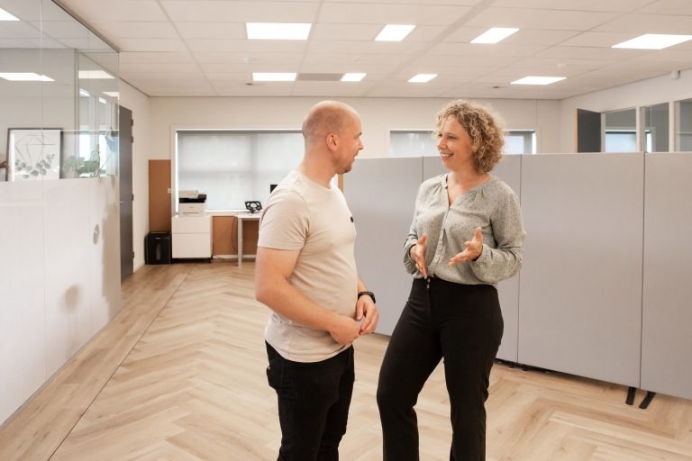 gesprek tussen twee medewerkers van Eddee